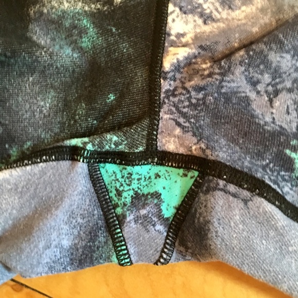 lululemon wunder under crop RARE milky way size 2 - Picture 8 of 9